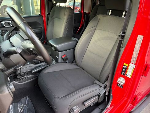 Used 2022 Jeep Gladiator Willys image 31