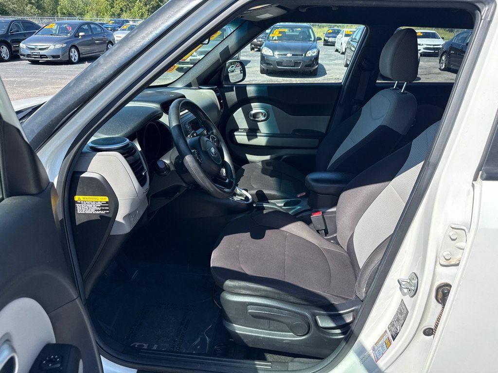 Used 2016 Kia Soul FWD image 12