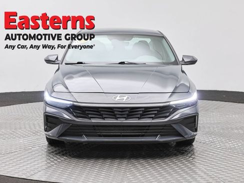 Used 2024 Hyundai Elantra SEL FWD image 2