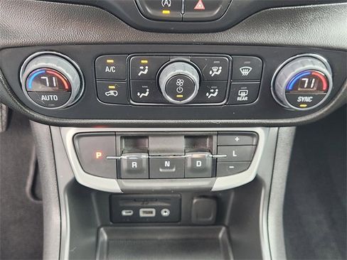 Used 2022 GMC Terrain SLT w/ Infotainment Package II image 18