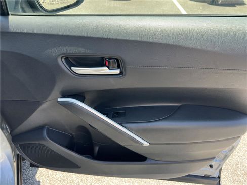 Used 2025 Toyota Corolla Cross XLE FWD image 26
