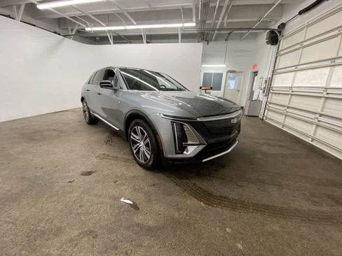 Certified 2025 Cadillac Lyriq Luxury image 8