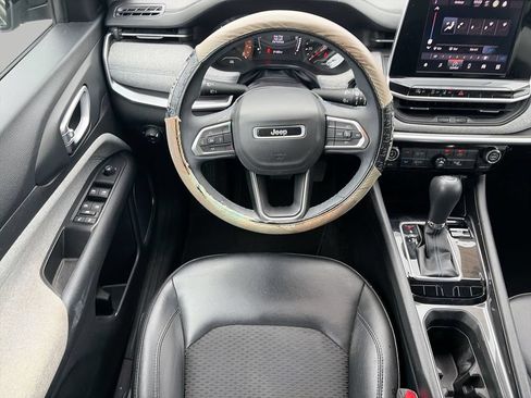 Used 2022 Jeep Compass Latitude FWD image 10