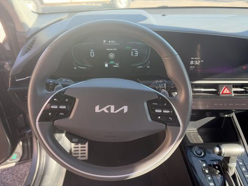 Used 2023 Kia Niro SX Touring FWD image 13