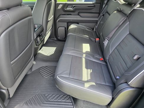 Used 2025 GMC Sierra 2500 AT4X w/ AT4X AEV Edition AWD/4WD image 14