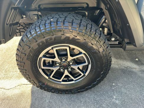 New 2025 Jeep Gladiator Rubicon w/ Convenience Group image 9