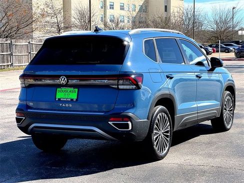 Certified 2025 Volkswagen Taos SE image 8