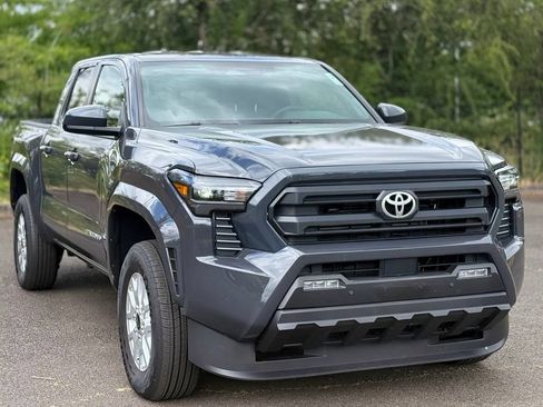 Used 2025 Toyota Tacoma SR5 AWD/4WD image 7