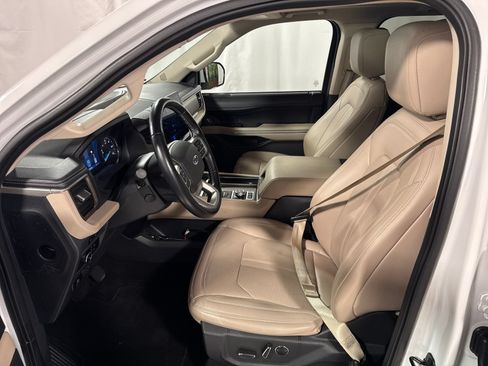 Used 2023 Ford Expedition Limited AWD/4WD image 3