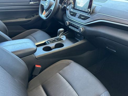 Used 2025 Nissan Altima 2.5 SV FWD image 33