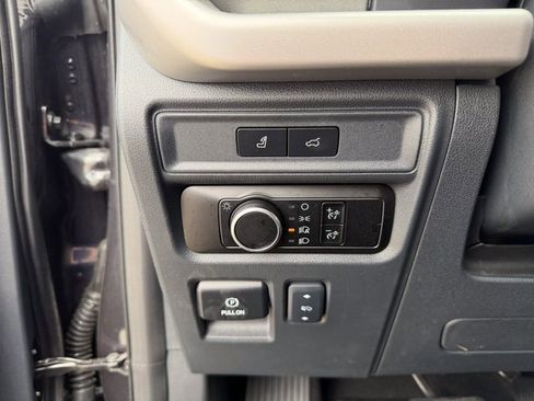 Used 2024 Ford Expedition Max XLT image 8