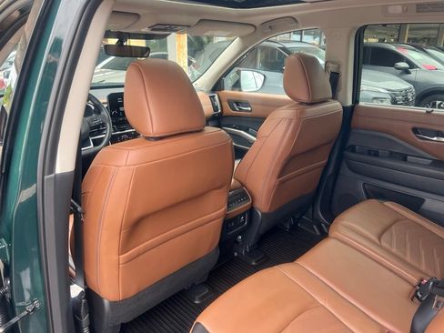 Certified 2024 Nissan Pathfinder Platinum w/ Black Appearance Package AWD/4WD image 10