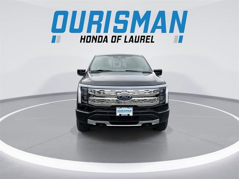 Used 2023 Ford F150 Lightning Platinum image 3