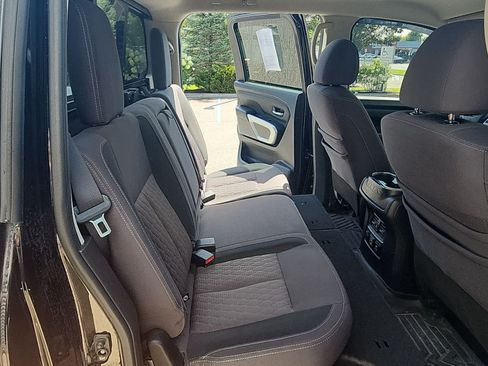 Used 2021 Nissan Titan SV w/ SV Convenience Package AWD/4WD image 10