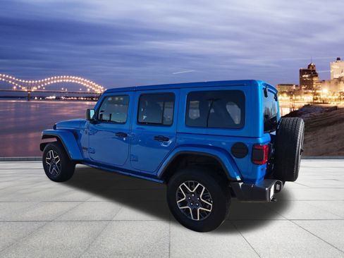 Certified 2025 Jeep Wrangler Sahara image 3