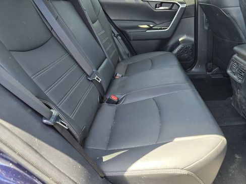 Certified 2021 Toyota RAV4 XLE Premium AWD/4WD image 18