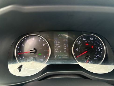 Used 2020 Toyota RAV4 XLE Premium image 13