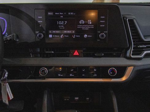 Used 2025 Kia Sportage LX AWD/4WD image 4