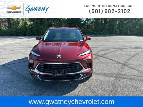 Used 2025 Buick Encore GX Preferred w/ Comfort Package FWD image 2