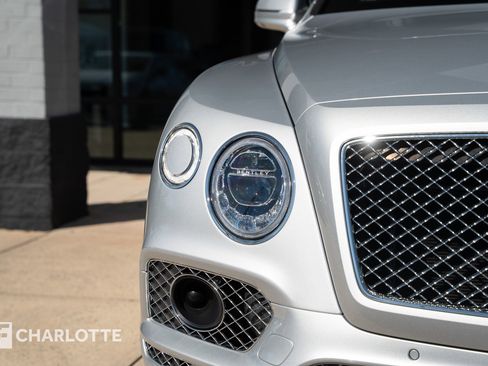 Used 2020 Bentley Bentayga Plug-In Hybrid image 4