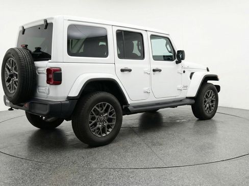 Used 2025 Jeep Wrangler Sahara image 9