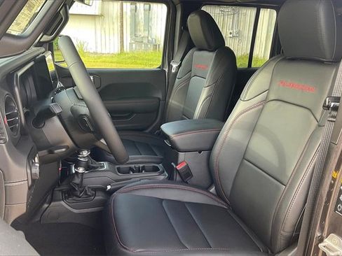 New 2025 Jeep Wrangler Unlimited Rubicon image 13