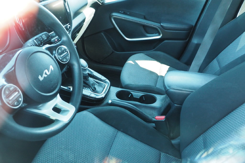 Used 2023 Kia Soul S FWD image 5