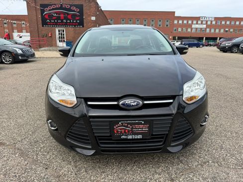 Used 2014 Ford Focus SE w/ Equipment Group 201A FWD image 4