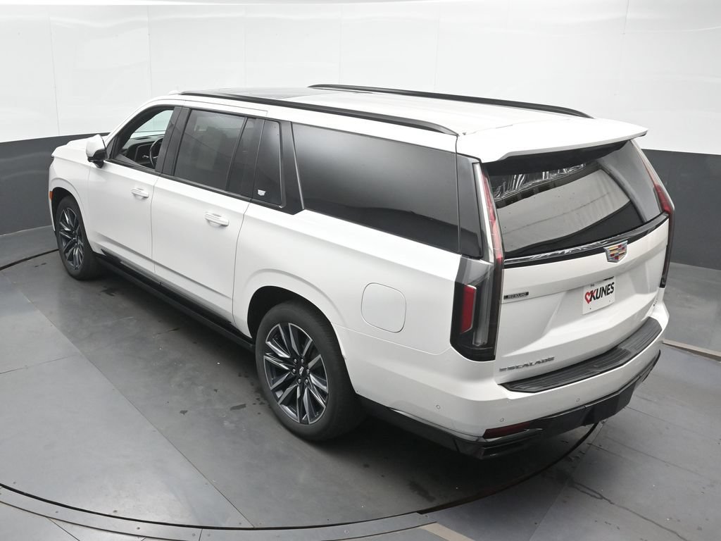 Used 2024 Cadillac Escalade ESV Sport Platinum w/ Heavy-Duty Trailer Package AWD/4WD image 19