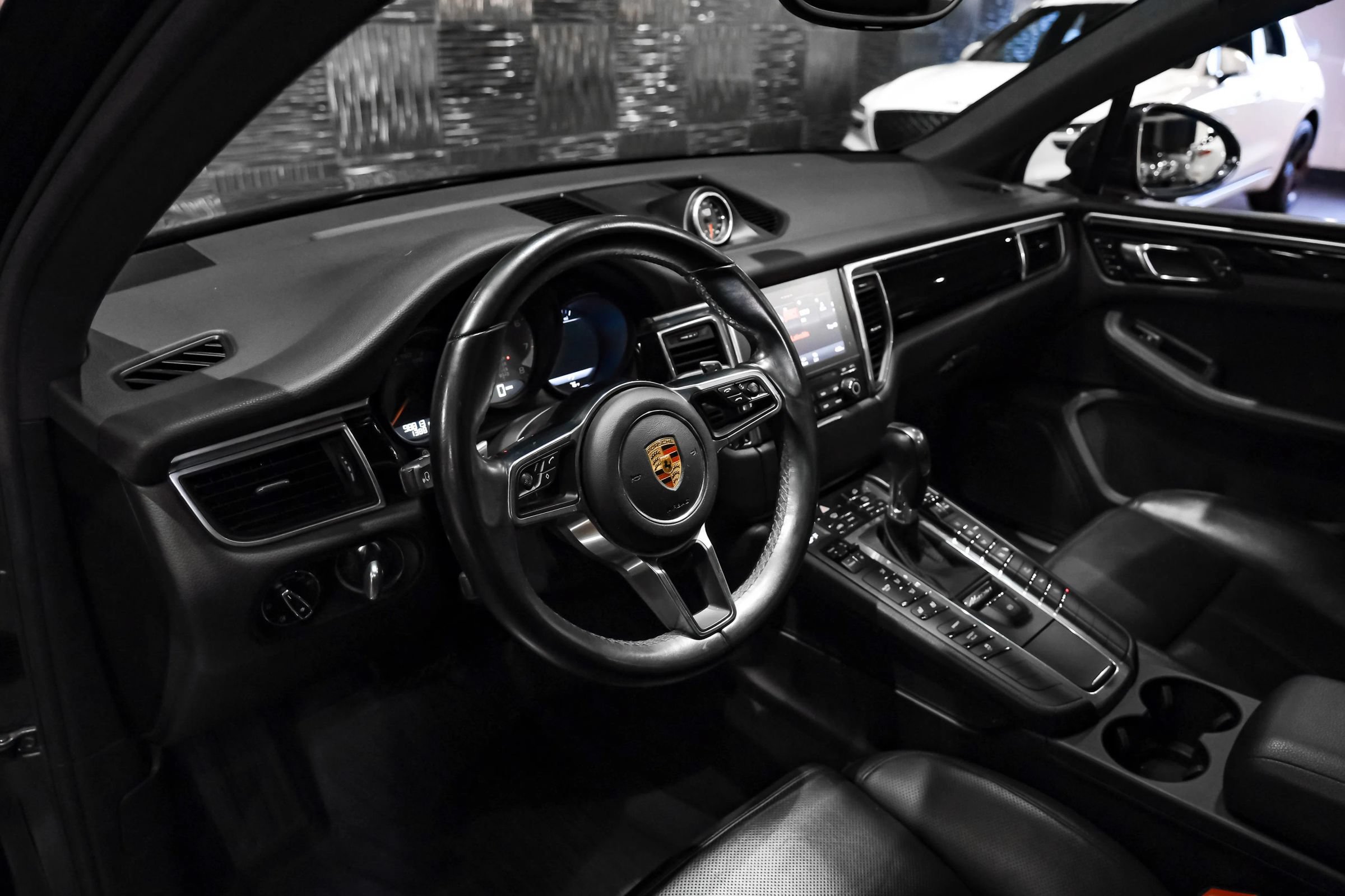 Used 2017 Porsche Macan S AWD/4WD image 3