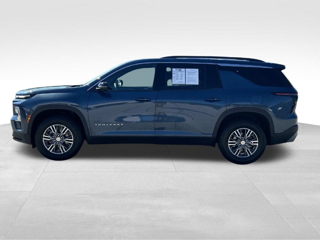 Used 2024 Chevrolet Traverse LT w/ Trailering Package FWD image 7