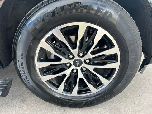 Used 2025 Ford Expedition Max Platinum AWD/4WD image 36