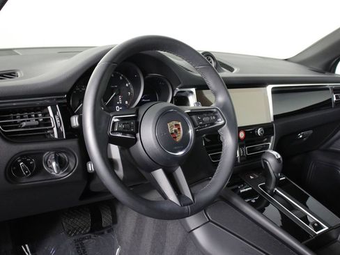 Certified 2026 Porsche Macan AWD/4WD image 4