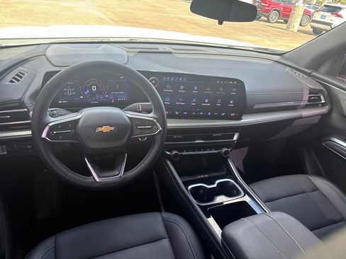 Used 2025 Chevrolet Traverse LT FWD image 21