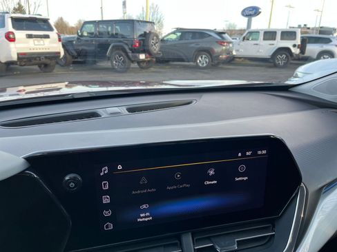 Used 2025 Chevrolet Trax LT image 18