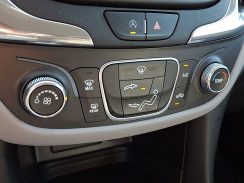 Used 2023 Chevrolet Equinox LS FWD image 15
