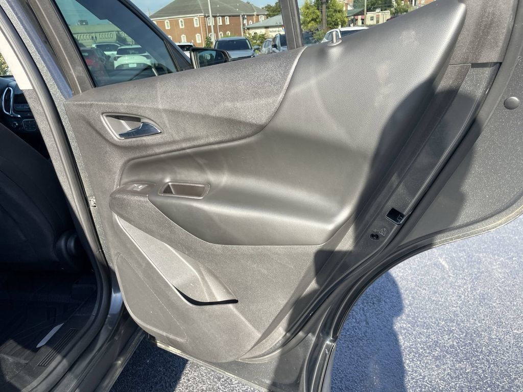 Used 2018 Chevrolet Equinox LT w/ Sun & Infotainment Package AWD/4WD image 23