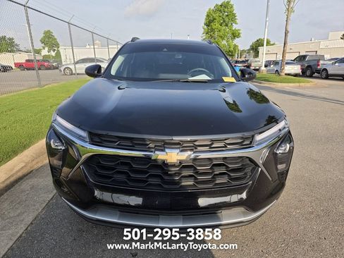Used 2025 Chevrolet Trax LT w/ Driver Confidence Package FWD image 2