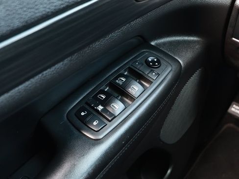Used 2020 Jeep Grand Cherokee Laredo RWD image 19