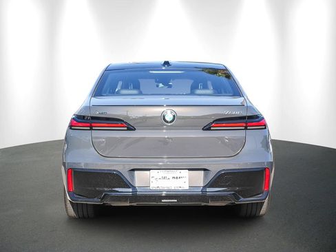 Used 2026 BMW 750e xDrive AWD/4WD image 5