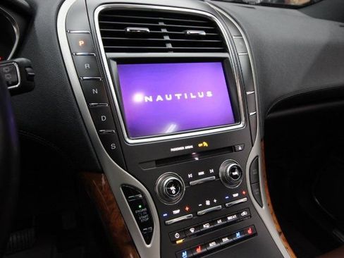 Used 2019 Lincoln Nautilus Reserve image 18