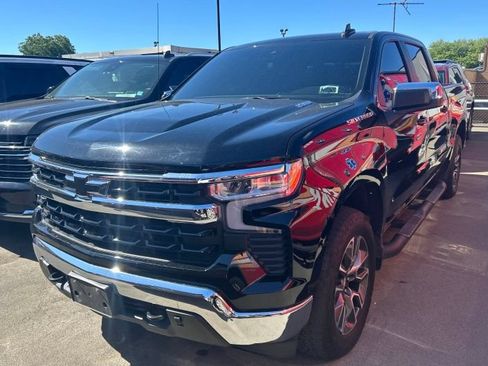 Used 2023 Chevrolet Silverado 1500 LT w/ Leather Package AWD/4WD image 2