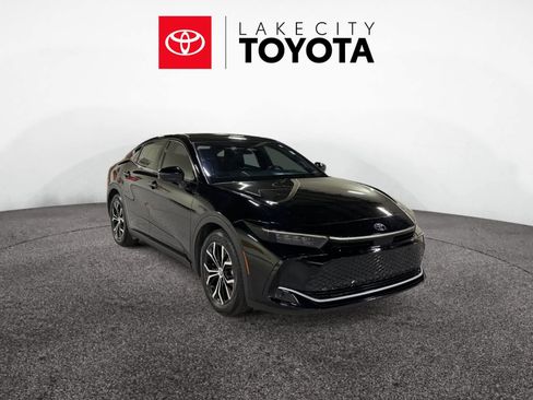 Used 2023 Toyota Crown Limited image 10