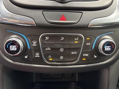 Used 2021 Chevrolet Equinox LT FWD image 19