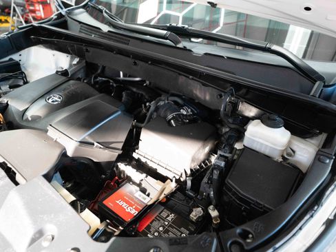 Used 2019 Toyota Highlander XLE image 32