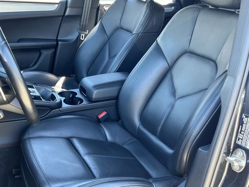 Used 2023 Porsche Macan S w/ Sport Chrono Package image 19