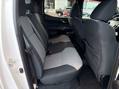 Used 2020 Toyota Tacoma TRD Off-Road AWD/4WD image 20