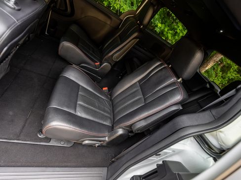 Used 2020 Dodge Grand Caravan GT FWD image 11