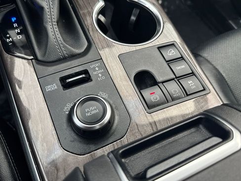 Used 2024 Toyota Highlander Platinum image 28