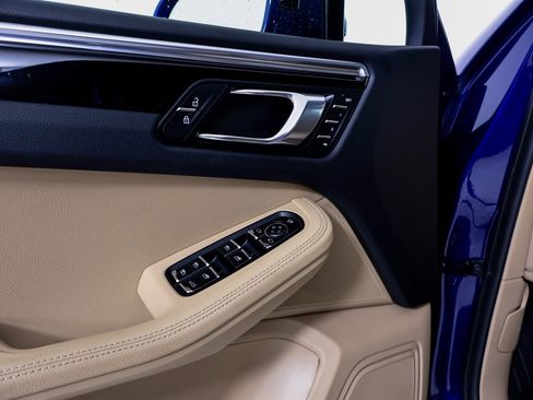 Used 2023 Porsche Macan image 19